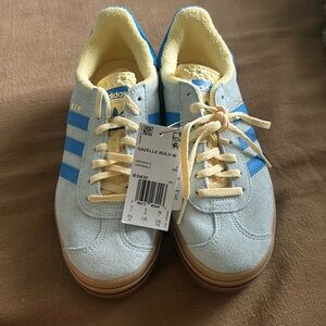 Brand New NEVER WORN adidas gazelle women size 6 1/2